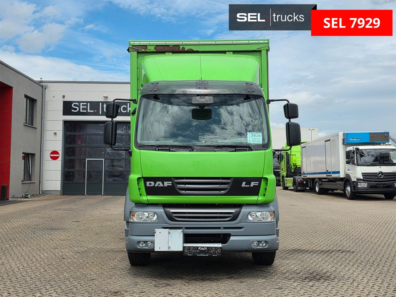 DAF FA LF 55.300 / Ladebordwand + Kofferseite - Curtain side truck: picture 2 DAF FA LF 55.300 / Ladebordwand + Kofferseite - Curtain side truck: picture 2