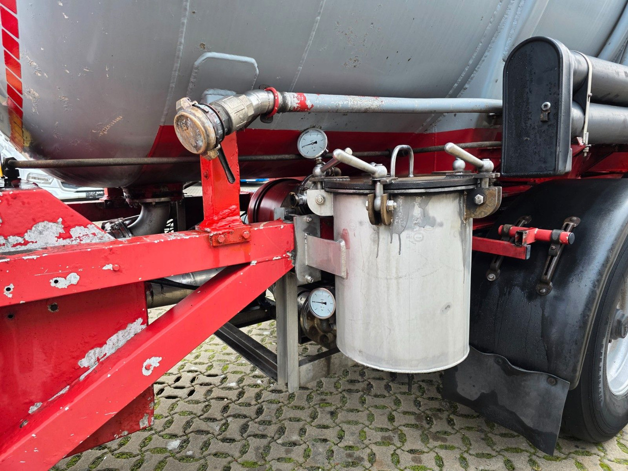 Tanker semi-trailer Feldbinder TSA 38.3 / Alu / ADR AT, FL / Lift / VOGELSANG: picture 14 Tanker semi-trailer Feldbinder TSA 38.3 / Alu / ADR AT, FL / Lift / VOGELSANG: picture 14