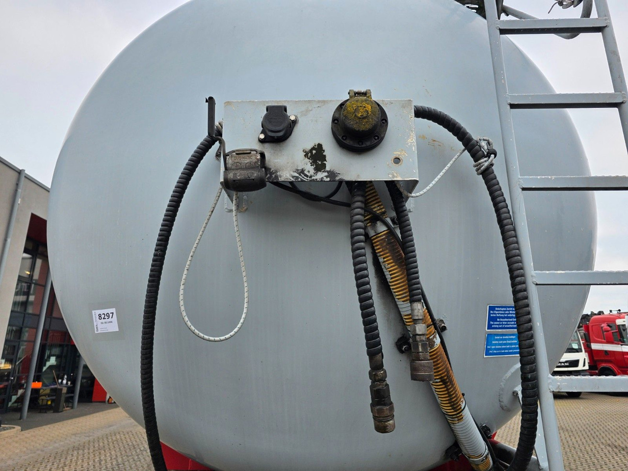 Tanker semi-trailer Feldbinder TSA 38.3 / Alu / ADR AT, FL / Lift / VOGELSANG: picture 18 Tanker semi-trailer Feldbinder TSA 38.3 / Alu / ADR AT, FL / Lift / VOGELSANG: picture 18