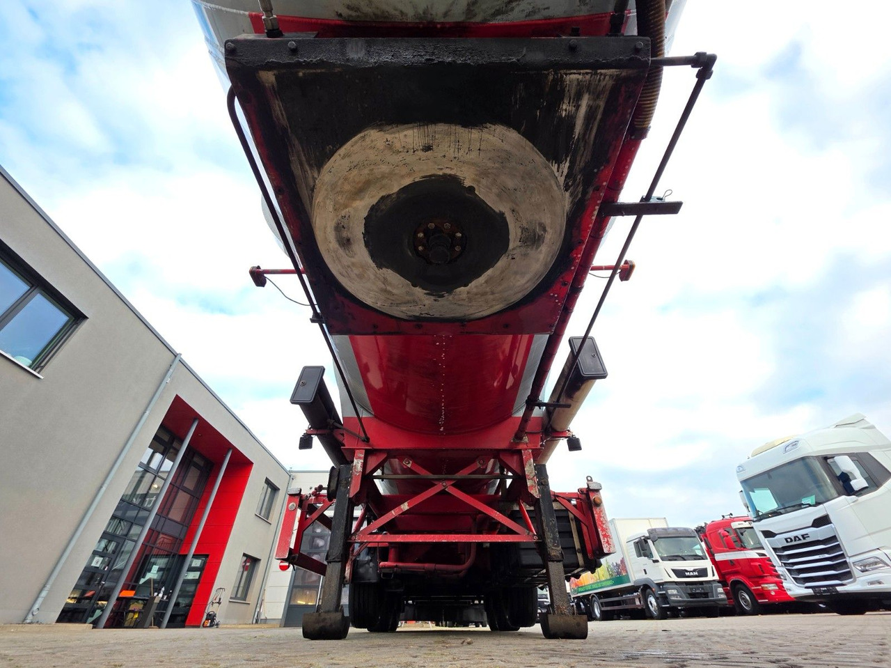 Tanker semi-trailer Feldbinder TSA 38.3 / Alu / ADR AT, FL / Lift / VOGELSANG: picture 17 Tanker semi-trailer Feldbinder TSA 38.3 / Alu / ADR AT, FL / Lift / VOGELSANG: picture 17