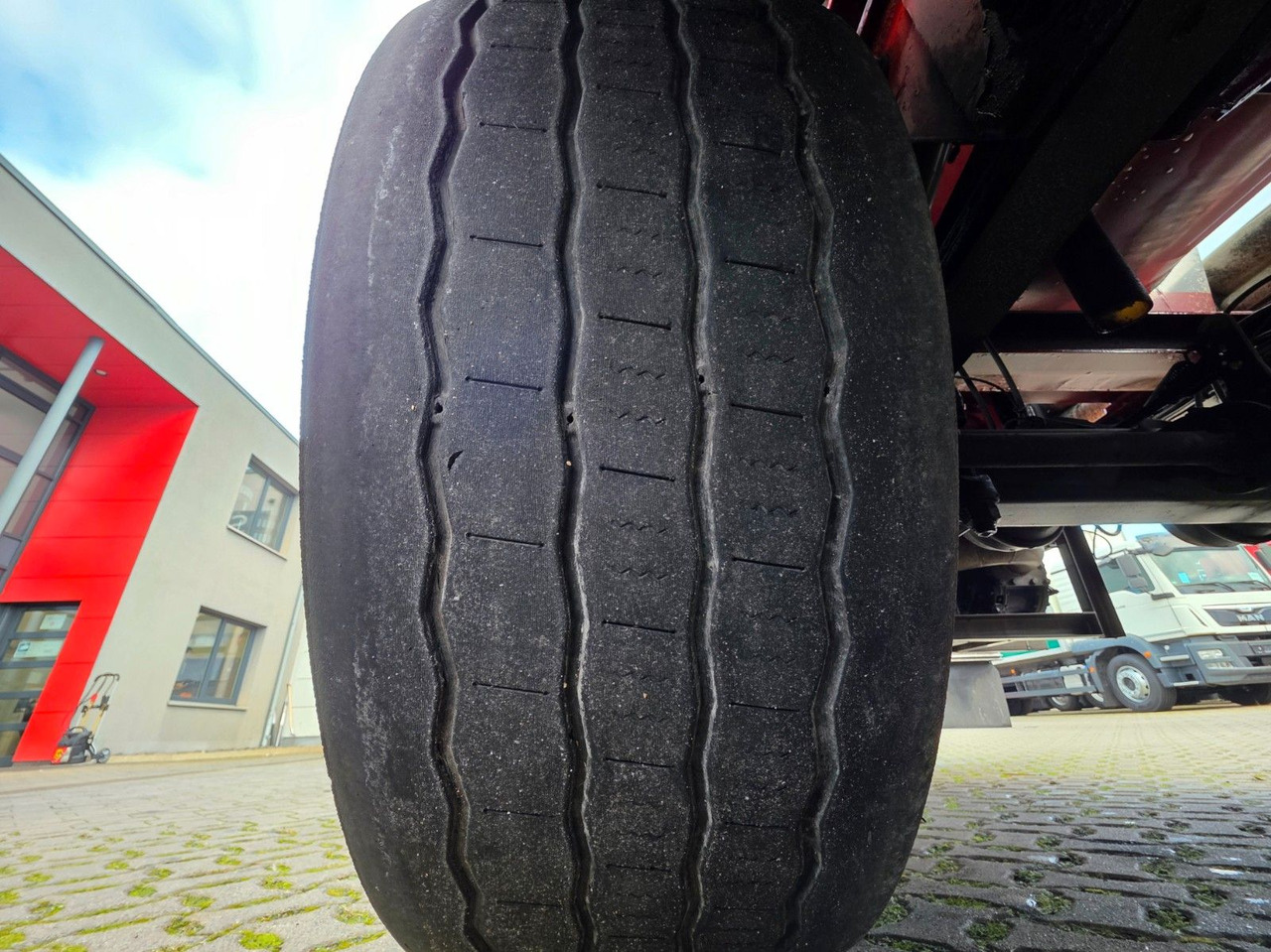 Tanker semi-trailer Feldbinder TSA 38.3 / Alu / ADR AT, FL / Lift / VOGELSANG: picture 35 Tanker semi-trailer Feldbinder TSA 38.3 / Alu / ADR AT, FL / Lift / VOGELSANG: picture 35