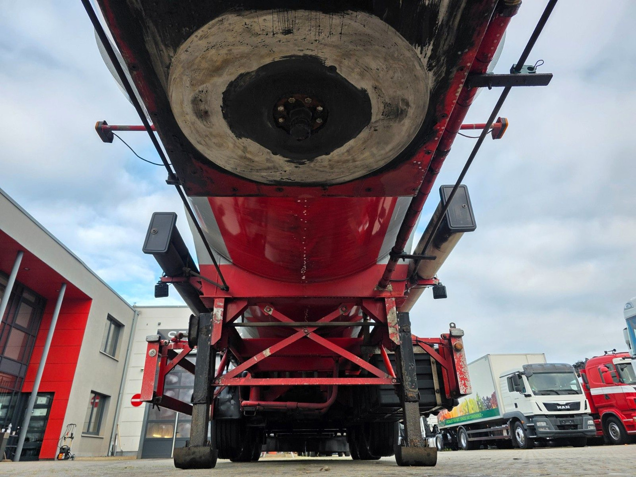 Tanker semi-trailer Feldbinder TSA 38.3 / Alu / ADR AT, FL / Lift / VOGELSANG: picture 19 Tanker semi-trailer Feldbinder TSA 38.3 / Alu / ADR AT, FL / Lift / VOGELSANG: picture 19