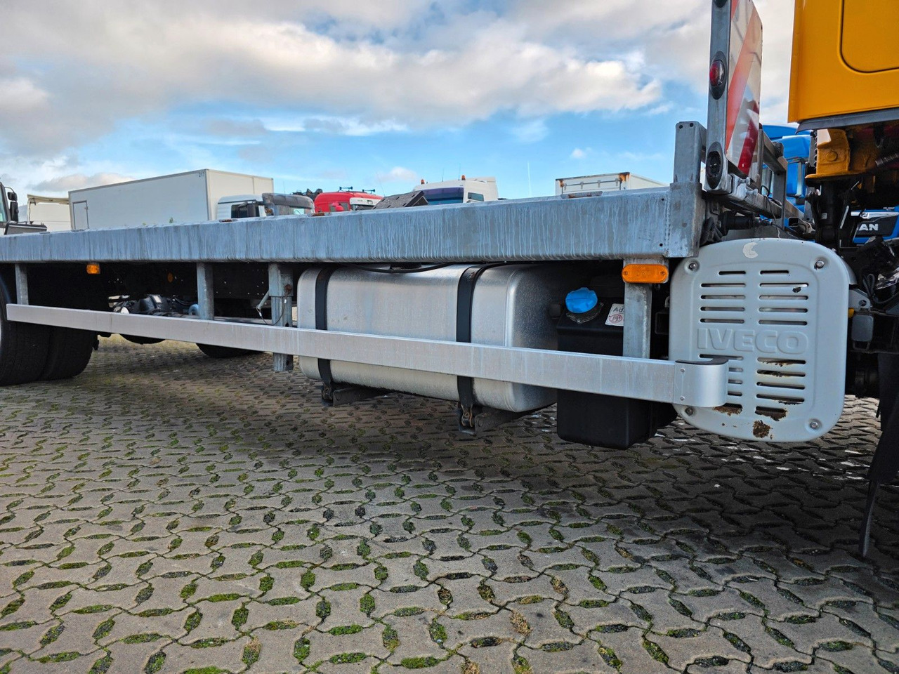 Container transporter/ Swap body truck Iveco Eurocargo 120E22 / Bootstransport: picture 10 Container transporter/ Swap body truck Iveco Eurocargo 120E22 / Bootstransport: picture 10