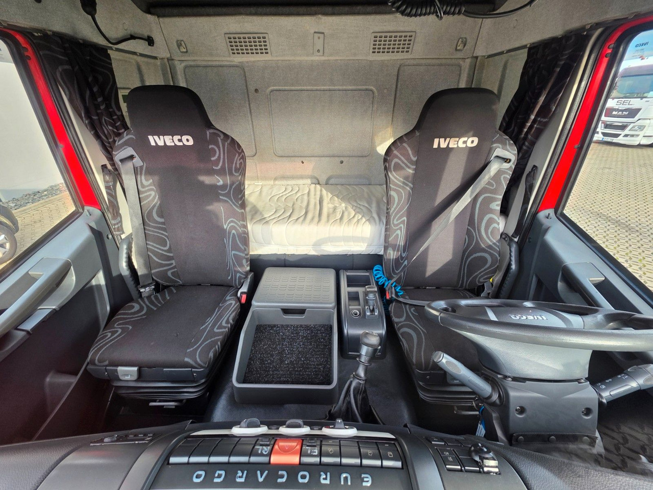 Container transporter/ Swap body truck Iveco Eurocargo 120E22 / Bootstransport: picture 27 Container transporter/ Swap body truck Iveco Eurocargo 120E22 / Bootstransport: picture 27