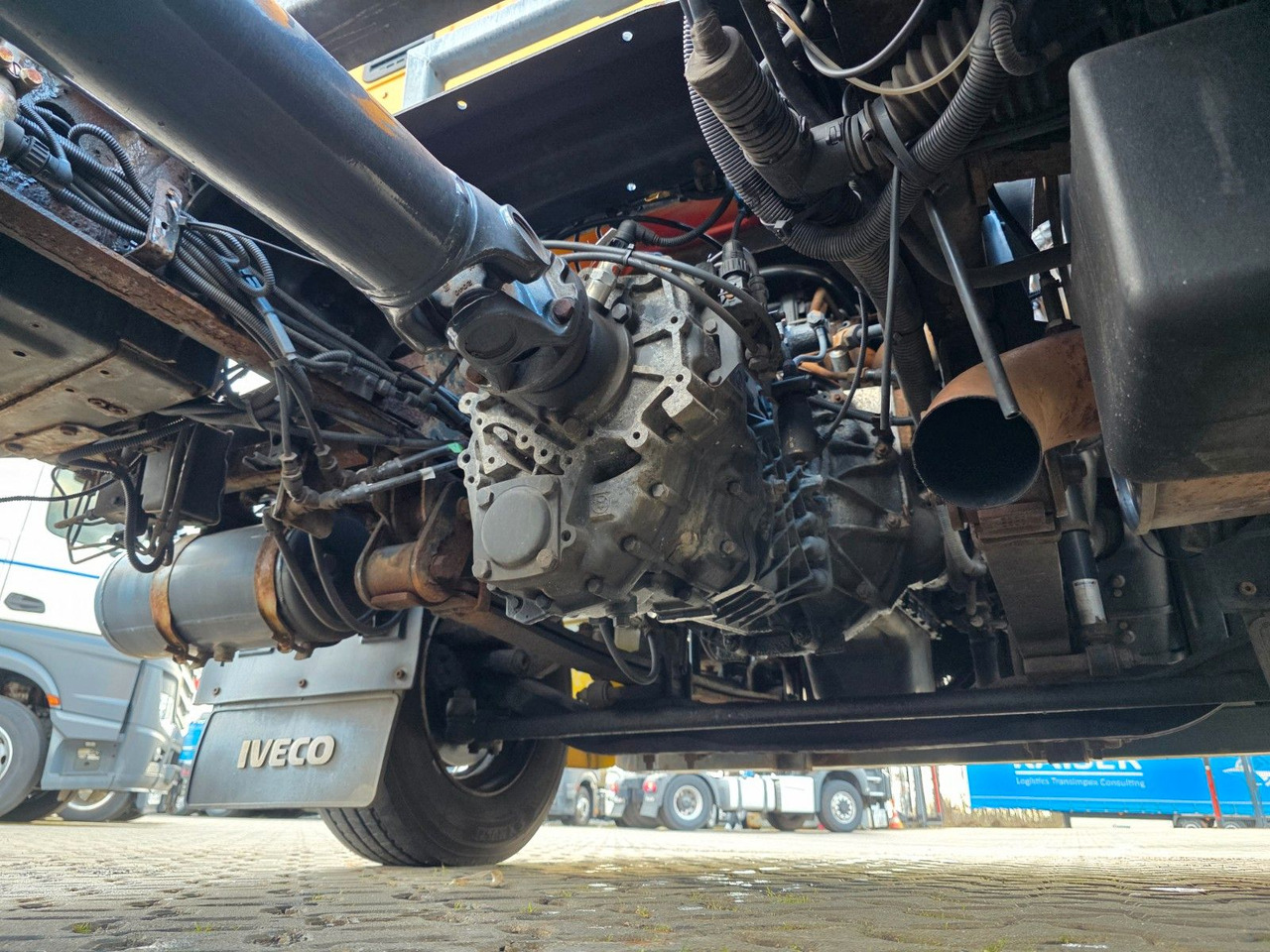 Container transporter/ Swap body truck Iveco Eurocargo 120E22 / Bootstransport: picture 18 Container transporter/ Swap body truck Iveco Eurocargo 120E22 / Bootstransport: picture 18