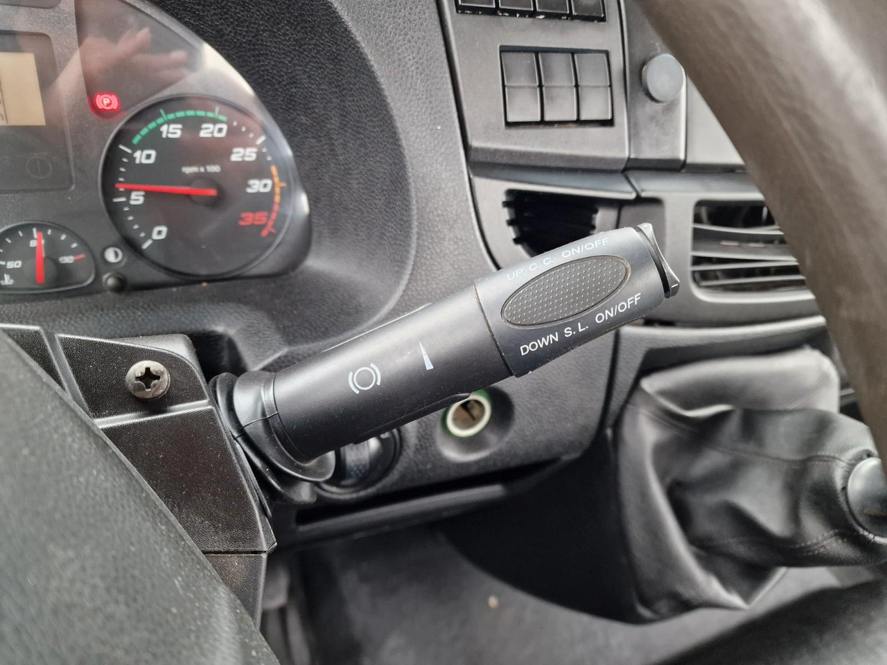 Tipper Iveco Eurocargo 140-250: picture 24