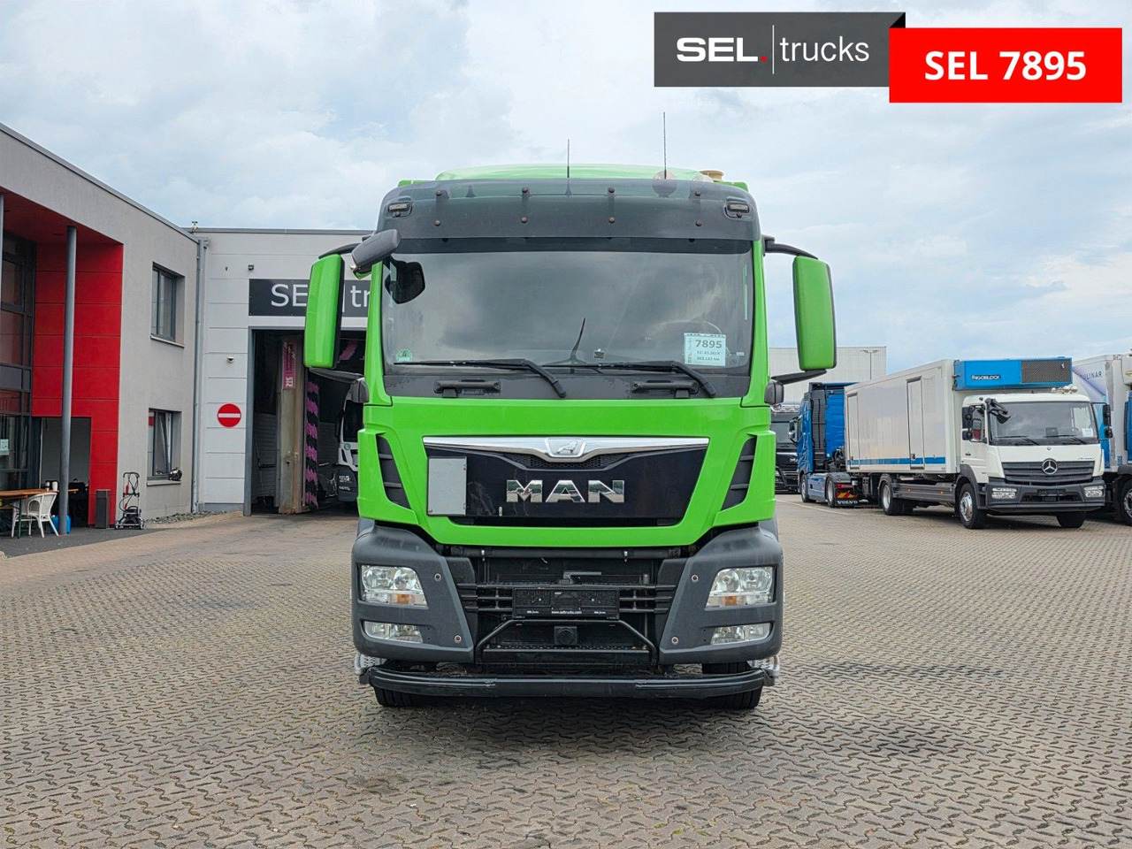 MAN TGS 26.400 6X2-4 LL / Ldbw / ADR AT / Lenkachse - Box truck: picture 2 MAN TGS 26.400 6X2-4 LL / Ldbw / ADR AT / Lenkachse - Box truck: picture 2