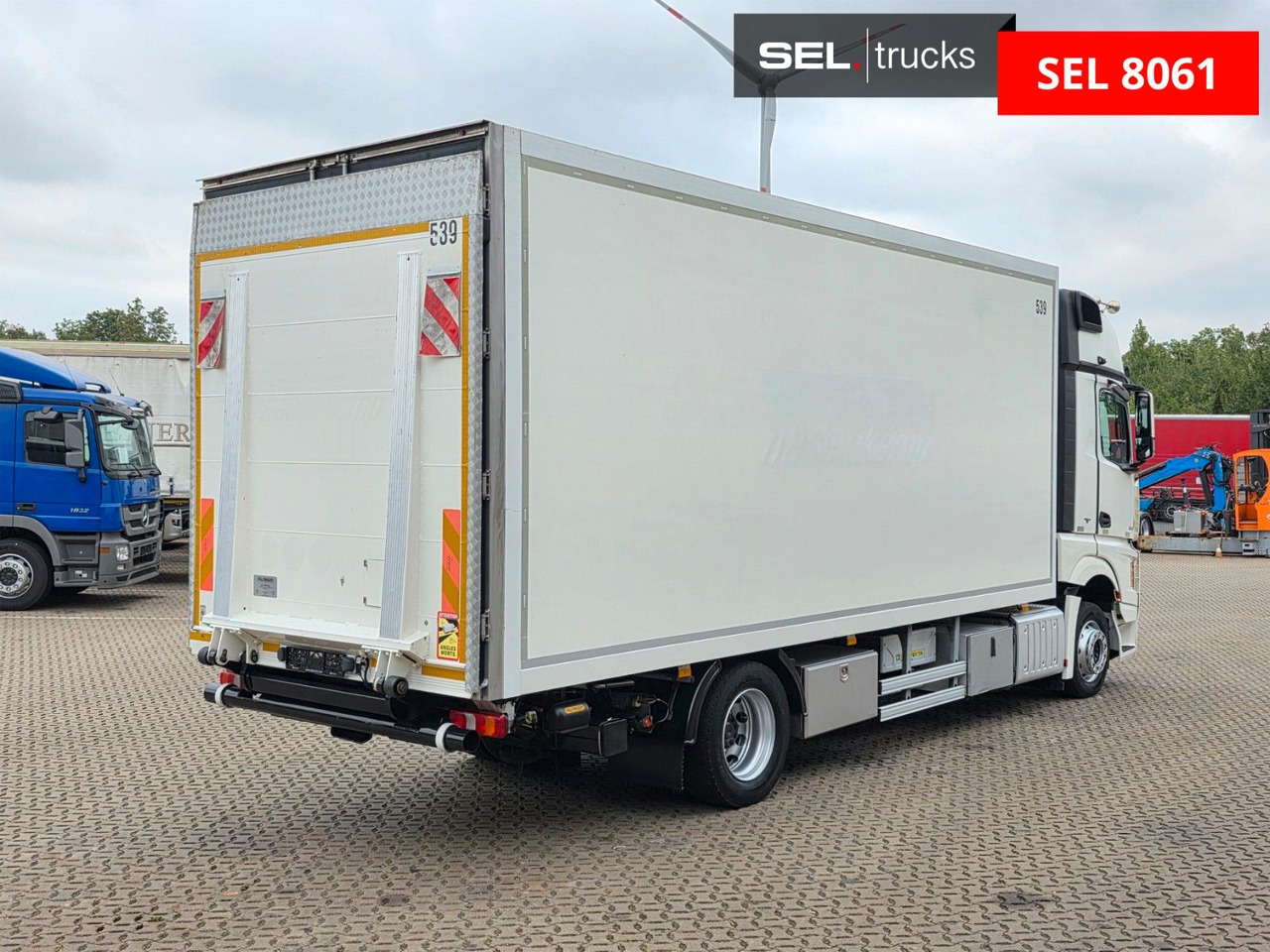 Mercedes-Benz Actros 1843 / Retarder / Ladebordwand - Box truck: picture 5 Mercedes-Benz Actros 1843 / Retarder / Ladebordwand - Box truck: picture 5