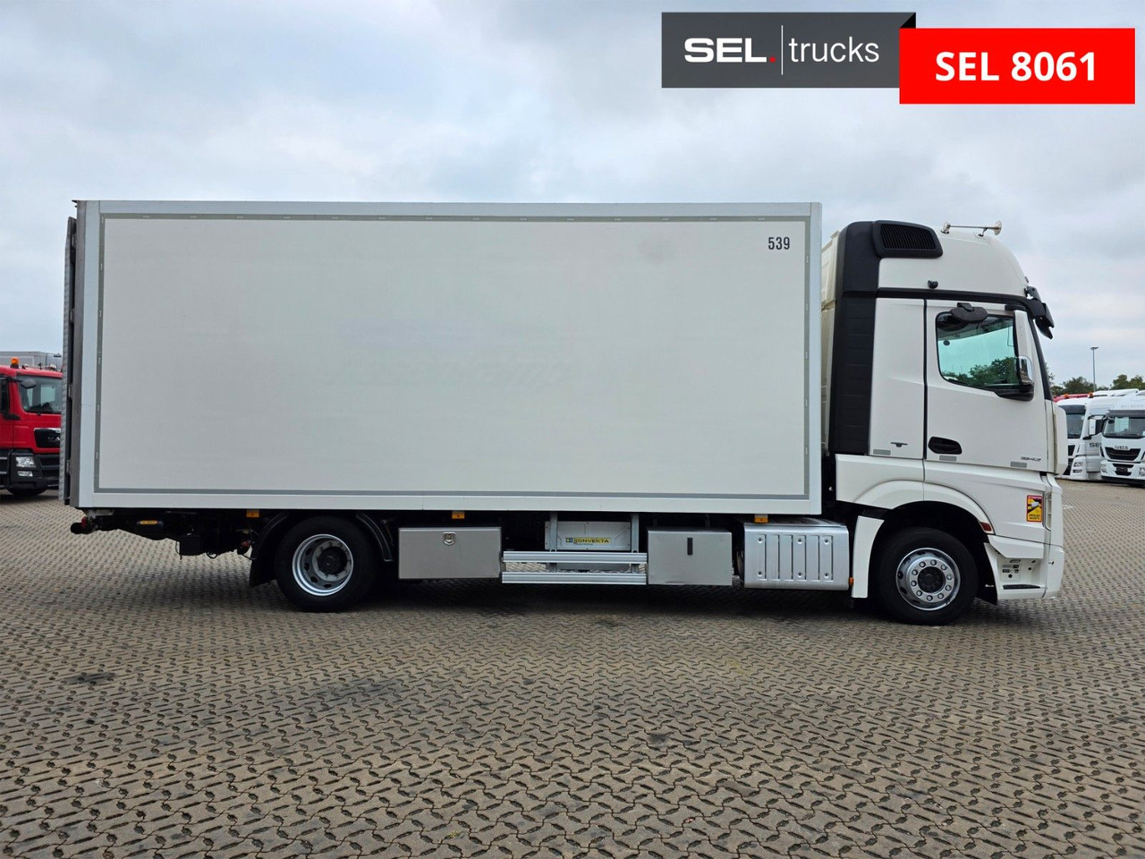 Mercedes-Benz Actros 1843 / Retarder / Ladebordwand - Box truck: picture 4 Mercedes-Benz Actros 1843 / Retarder / Ladebordwand - Box truck: picture 4