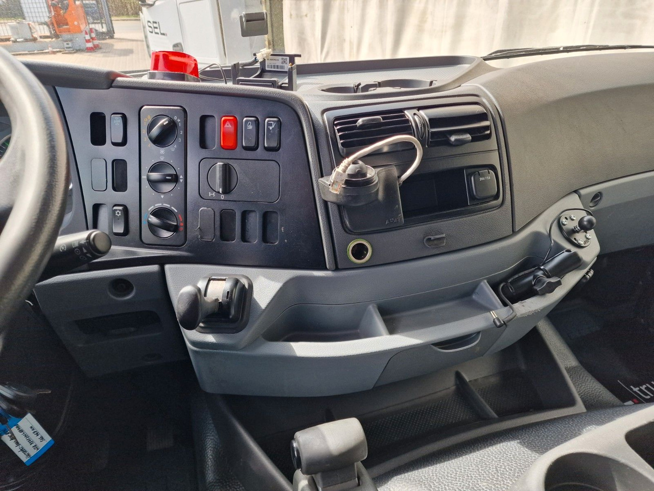 Refrigerator truck Mercedes-Benz Axor 1824L / Ldbw / Carrier Supra 950 Mt: picture 25