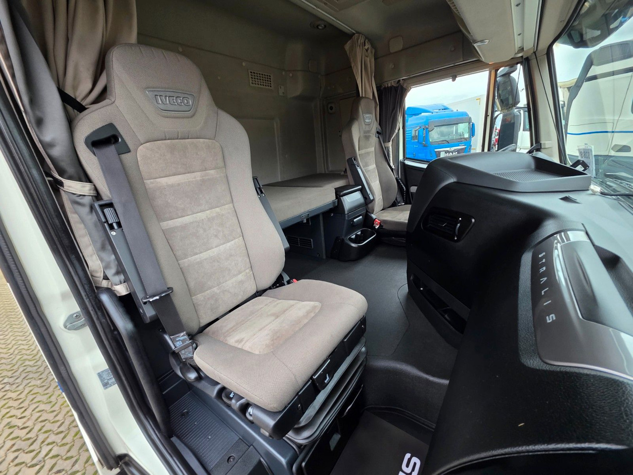 Tractor unit Iveco Stralis 460 / ZF Intarder: picture 28 Tractor unit Iveco Stralis 460 / ZF Intarder: picture 28