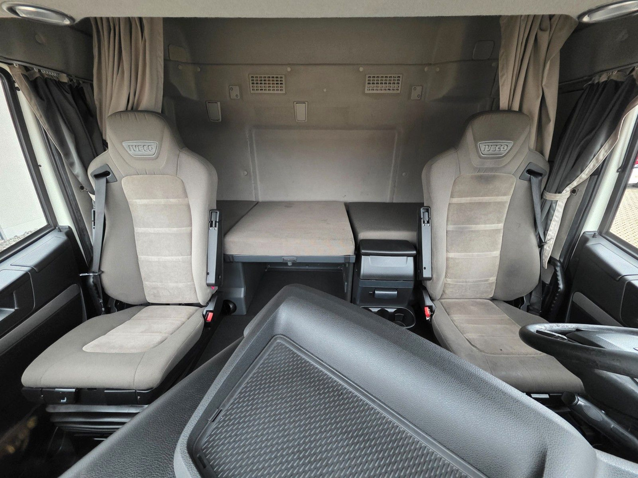 Tractor unit Iveco Stralis 460 / ZF Intarder: picture 29 Tractor unit Iveco Stralis 460 / ZF Intarder: picture 29