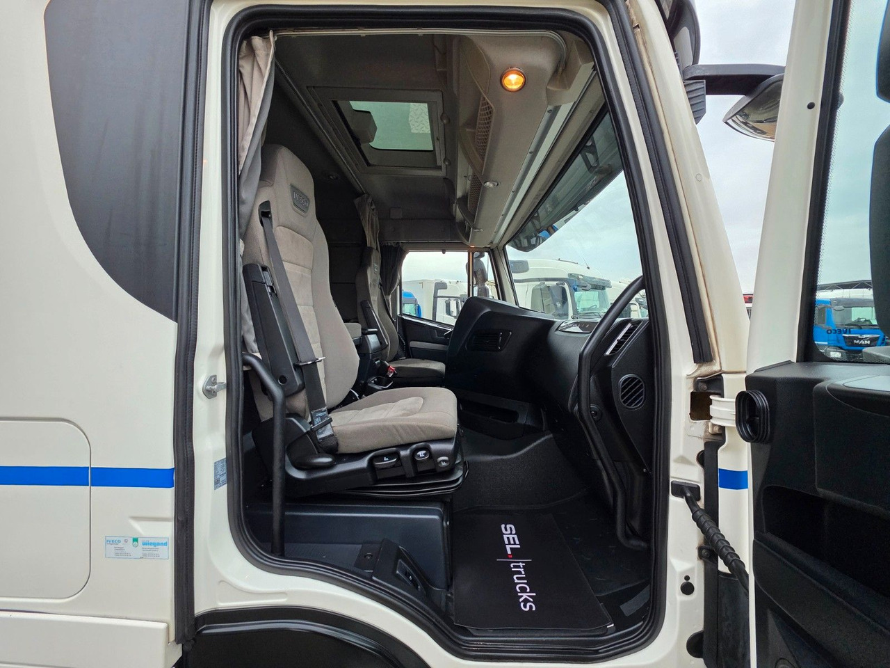 Tractor unit Iveco Stralis 460 / ZF Intarder: picture 27 Tractor unit Iveco Stralis 460 / ZF Intarder: picture 27