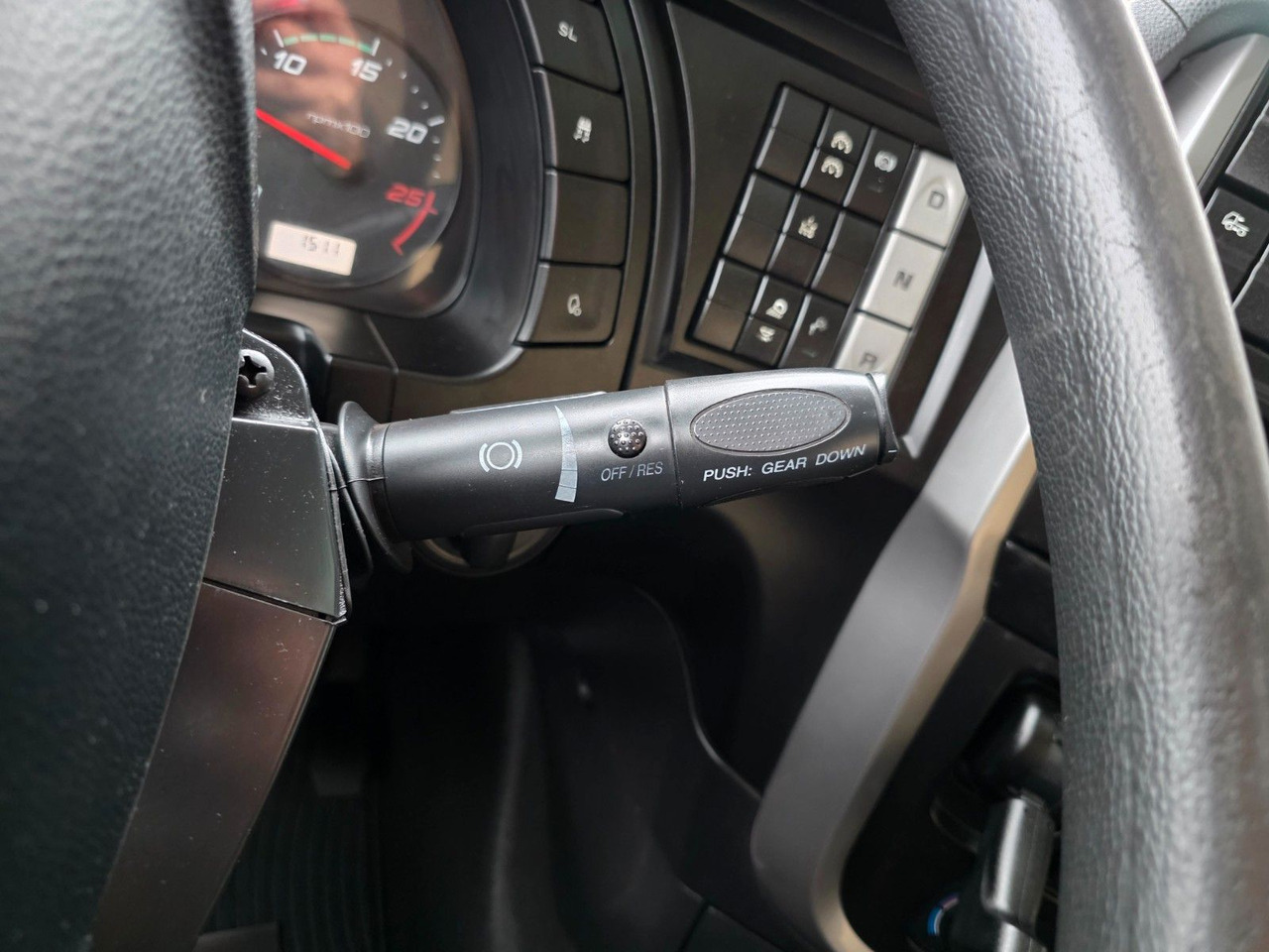 Tractor unit Iveco Stralis 460 / ZF Intarder: picture 38 Tractor unit Iveco Stralis 460 / ZF Intarder: picture 38