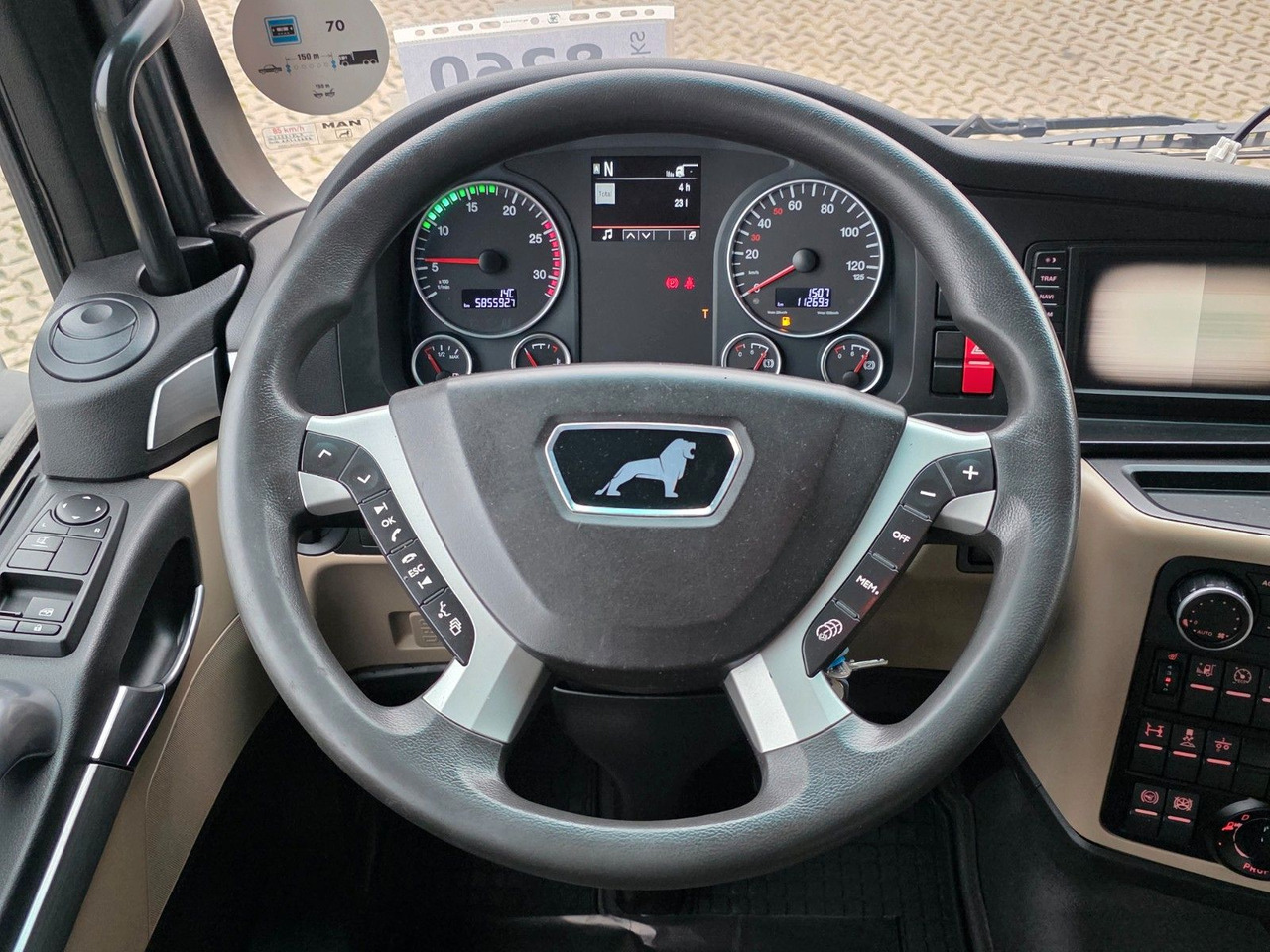 Tractor unit MAN TGX 18.460 4X2 LLS-U / Retarder / 2 Tanks: picture 36 Tractor unit MAN TGX 18.460 4X2 LLS-U / Retarder / 2 Tanks: picture 36