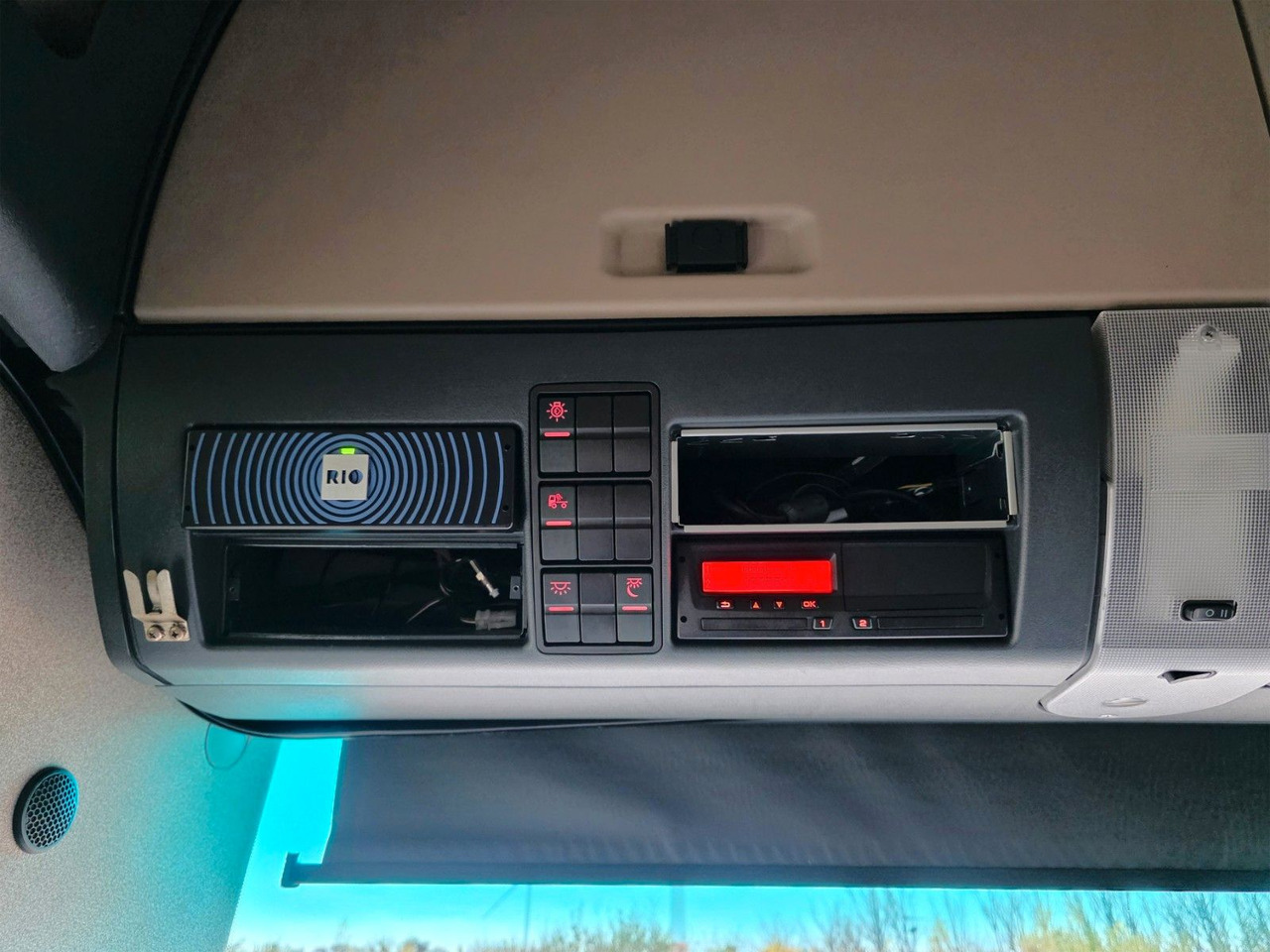 Tractor unit MAN TGX 18.460 4X2 LLS-U / Retarder / 2 Tanks: picture 34 Tractor unit MAN TGX 18.460 4X2 LLS-U / Retarder / 2 Tanks: picture 34