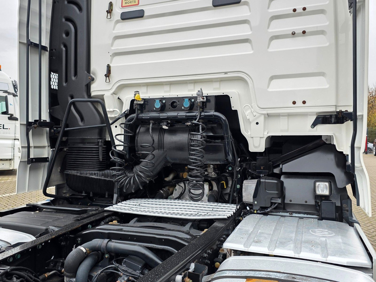 Tractor unit MAN TGX 18.460 4X2 LLS-U / Retarder / 2 Tanks: picture 17 Tractor unit MAN TGX 18.460 4X2 LLS-U / Retarder / 2 Tanks: picture 17