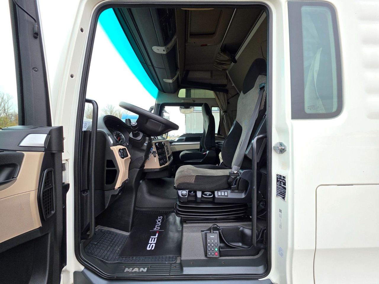 Tractor unit MAN TGX 18.460 4X2 LLS-U / Retarder / 2 Tanks: picture 26 Tractor unit MAN TGX 18.460 4X2 LLS-U / Retarder / 2 Tanks: picture 26