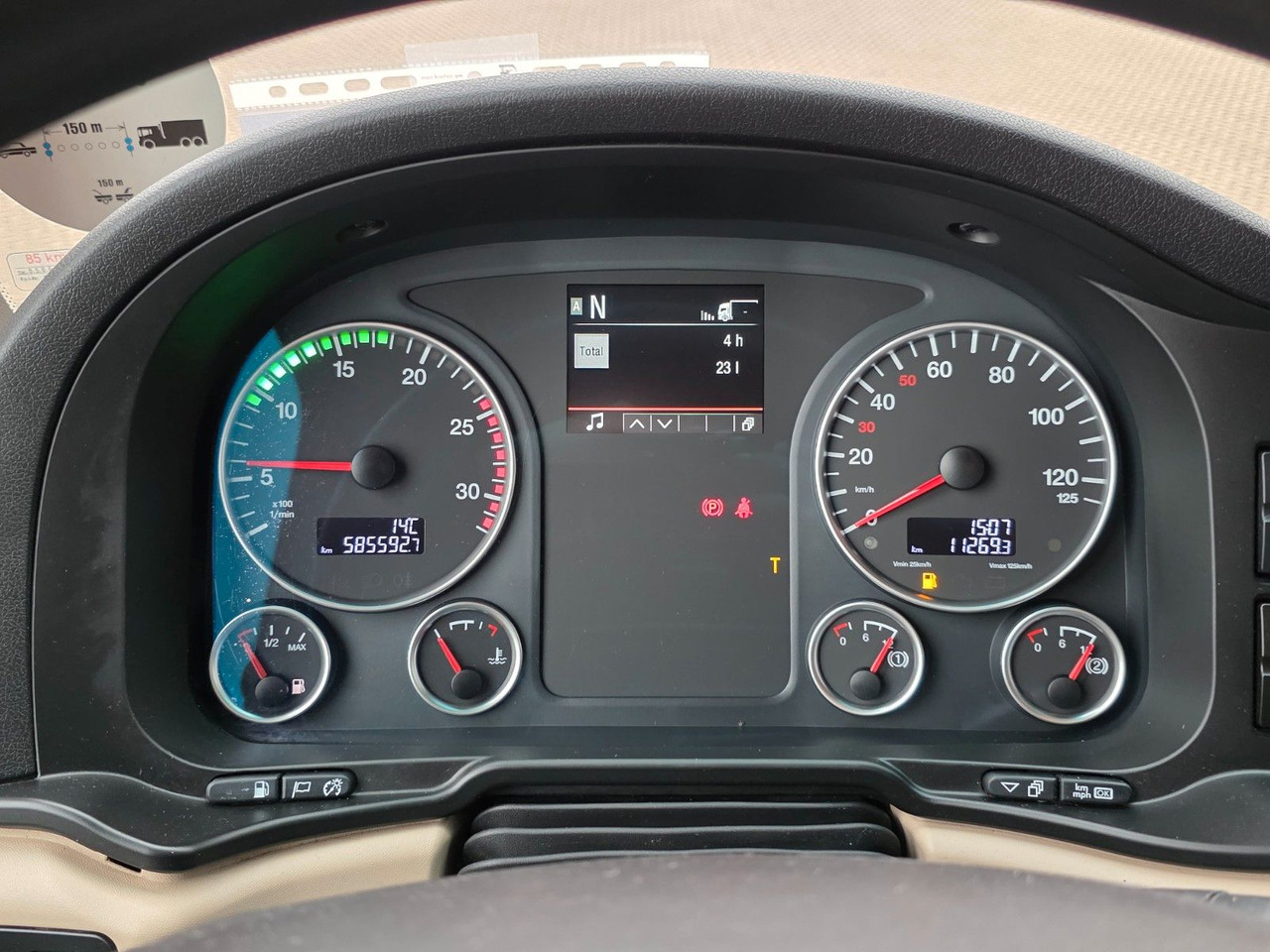 Tractor unit MAN TGX 18.460 4X2 LLS-U / Retarder / 2 Tanks: picture 37 Tractor unit MAN TGX 18.460 4X2 LLS-U / Retarder / 2 Tanks: picture 37