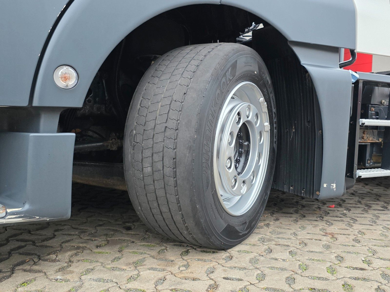 Tractor unit MAN TGX 18.460 4X2 LLS-U / Retarder / 2 Tanks: picture 47 Tractor unit MAN TGX 18.460 4X2 LLS-U / Retarder / 2 Tanks: picture 47