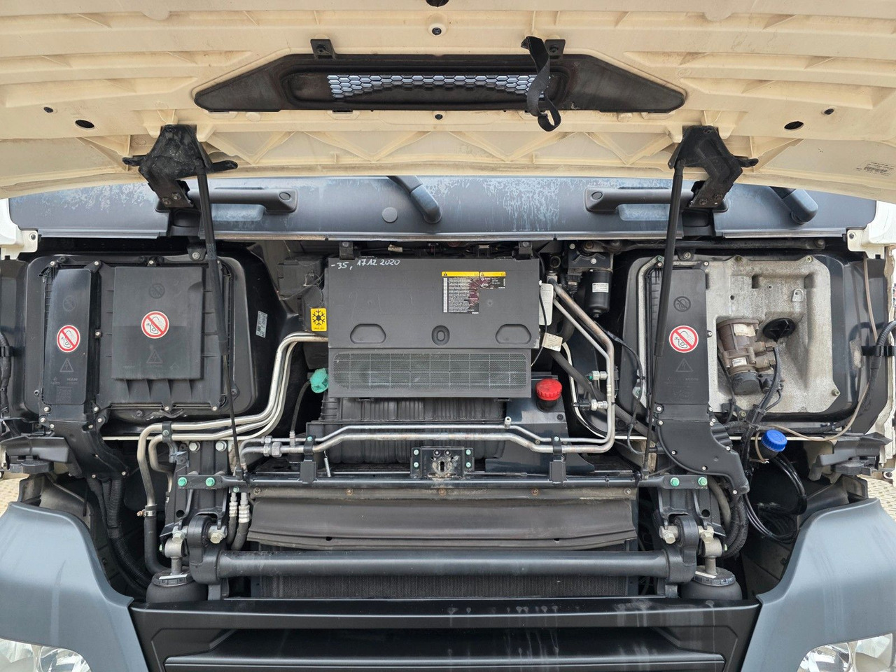 Tractor unit MAN TGX 18.460 4X2 LLS-U / Retarder / 2 Tanks: picture 24 Tractor unit MAN TGX 18.460 4X2 LLS-U / Retarder / 2 Tanks: picture 24