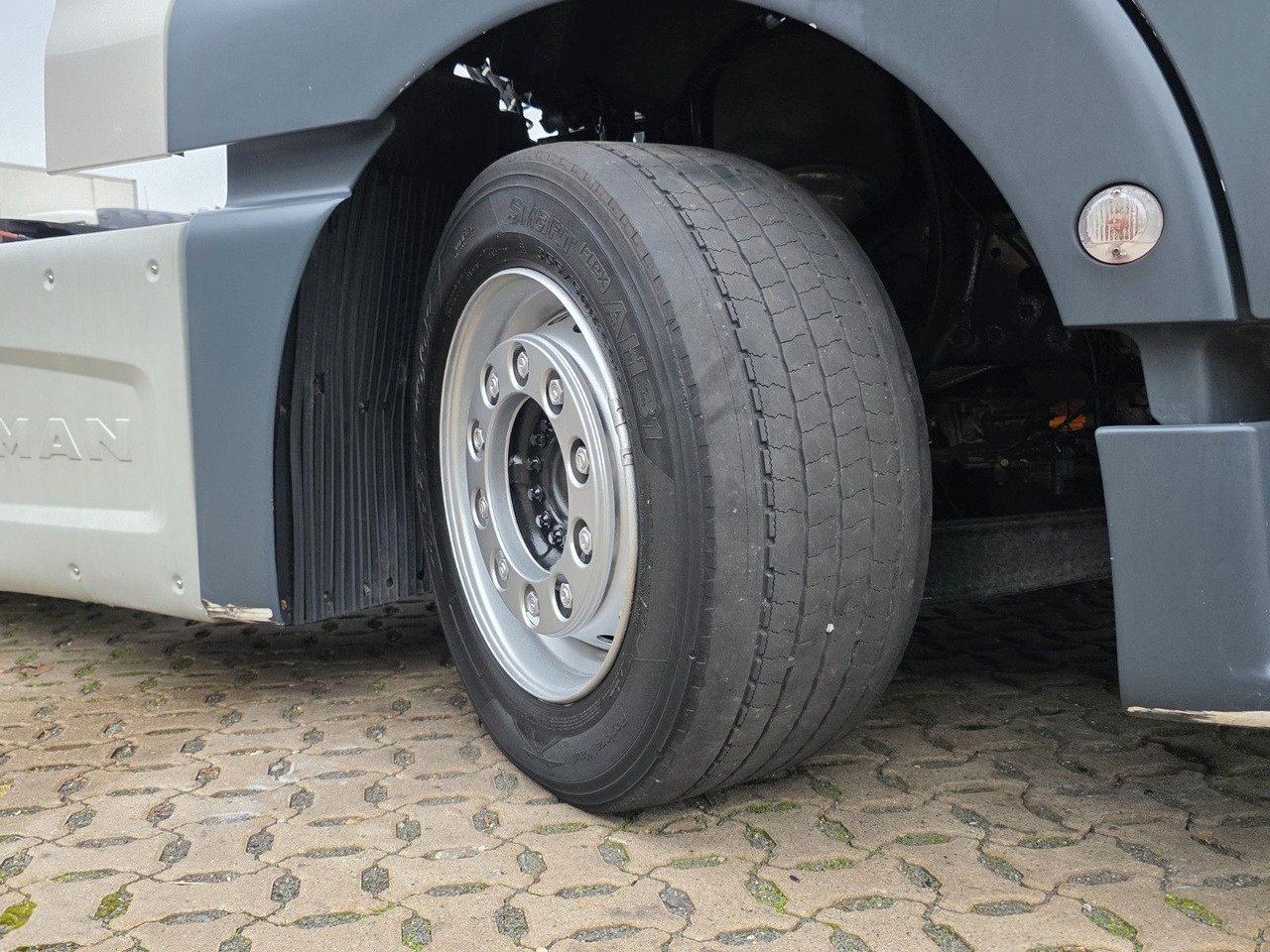 Tractor unit MAN TGX 18.460 4X2 LLS-U / Retarder / 2 Tanks: picture 48 Tractor unit MAN TGX 18.460 4X2 LLS-U / Retarder / 2 Tanks: picture 48