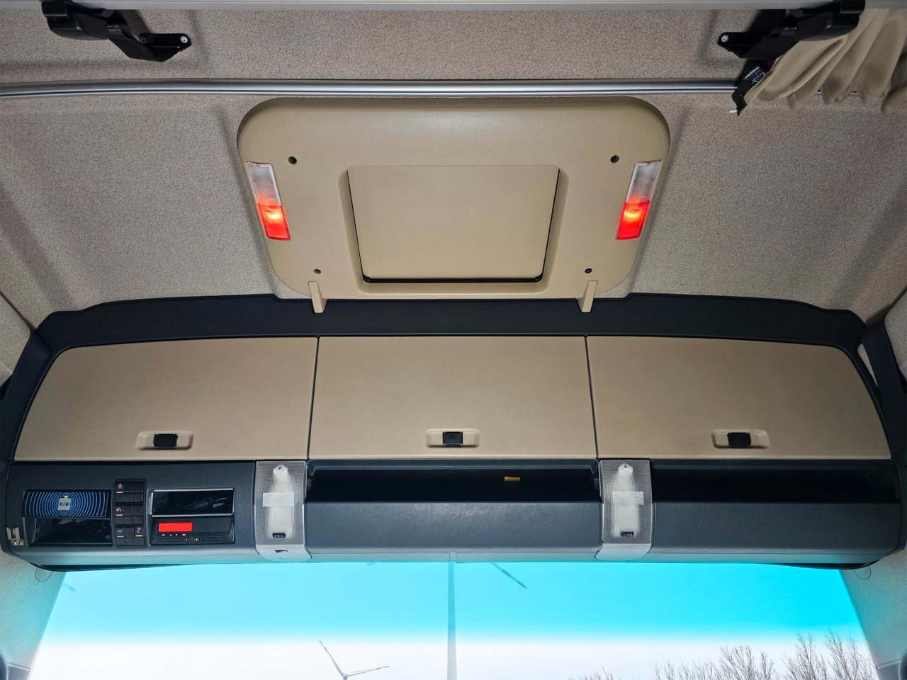 Tractor unit MAN TGX 18.460 4X2 LLS-U / Retarder / 2 Tanks: picture 33 Tractor unit MAN TGX 18.460 4X2 LLS-U / Retarder / 2 Tanks: picture 33