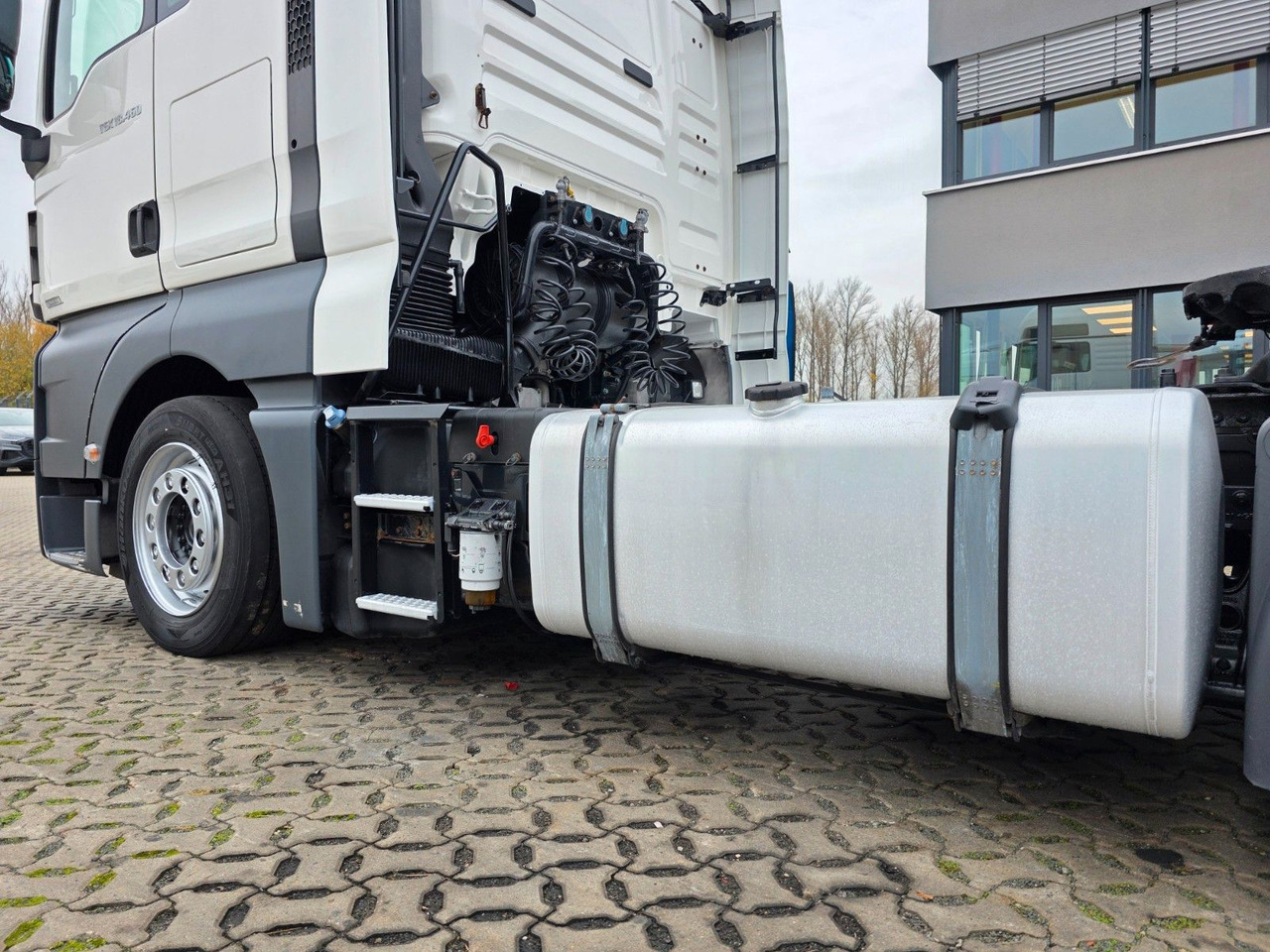 Tractor unit MAN TGX 18.460 4X2 LLS-U / Retarder / 2 Tanks: picture 13 Tractor unit MAN TGX 18.460 4X2 LLS-U / Retarder / 2 Tanks: picture 13