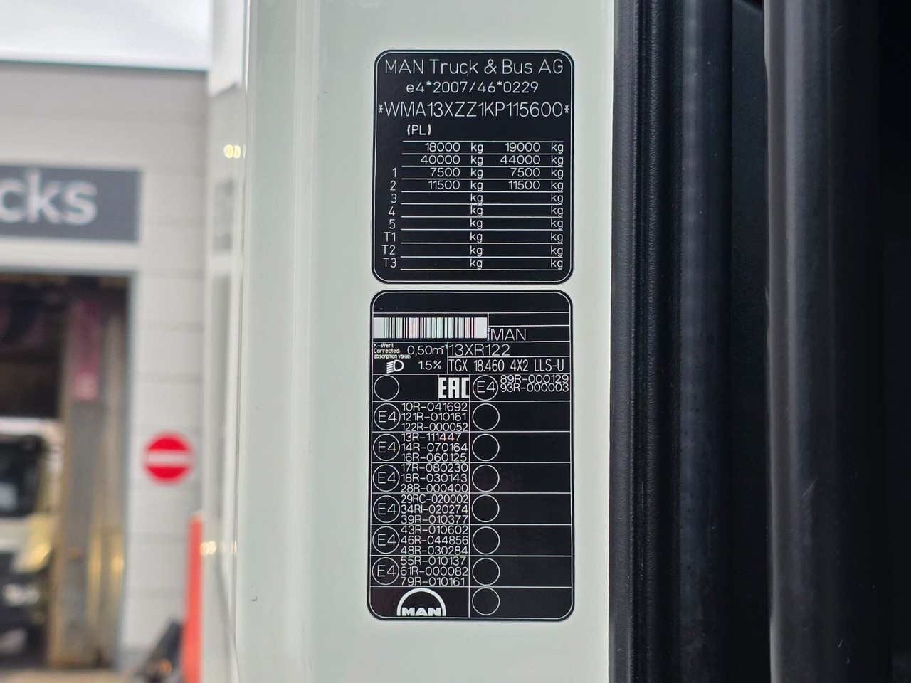 Tractor unit MAN TGX 18.460 4X2 LLS-U / Retarder / 2 Tanks: picture 25 Tractor unit MAN TGX 18.460 4X2 LLS-U / Retarder / 2 Tanks: picture 25