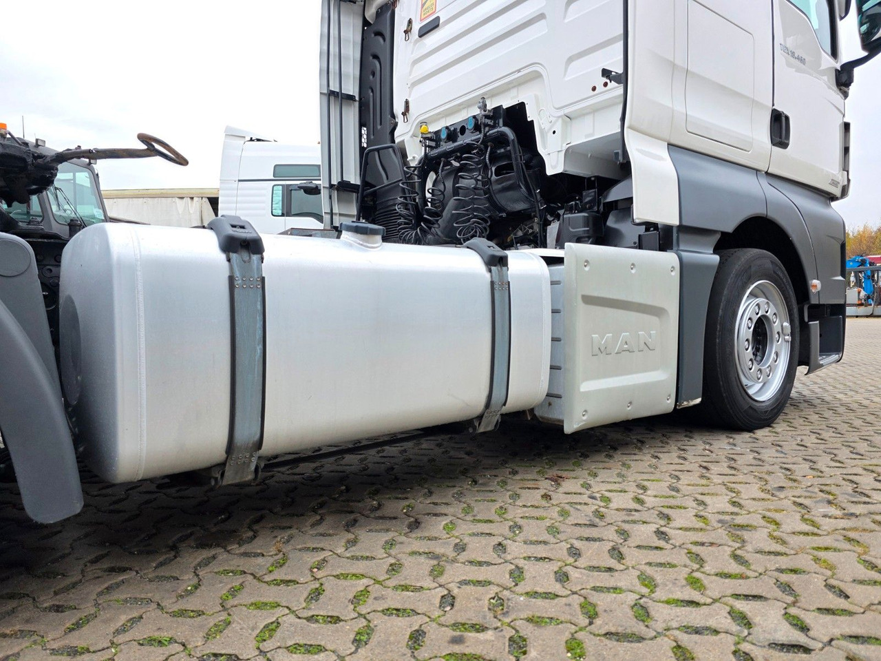 Tractor unit MAN TGX 18.460 4X2 LLS-U / Retarder / 2 Tanks: picture 16 Tractor unit MAN TGX 18.460 4X2 LLS-U / Retarder / 2 Tanks: picture 16