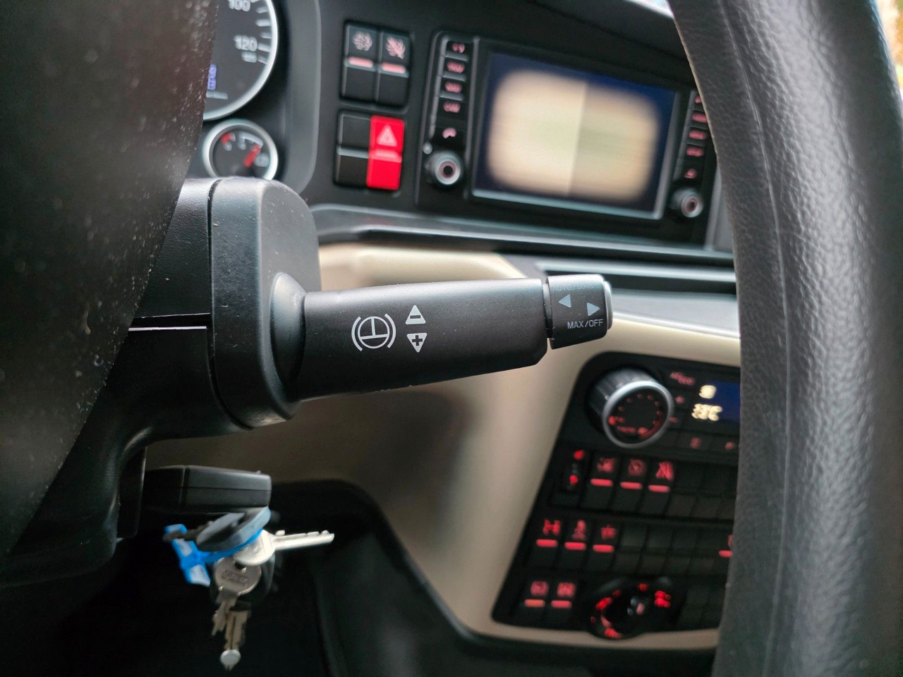 Tractor unit MAN TGX 18.460 4X2 LLS-U / Retarder / 2 Tanks: picture 42 Tractor unit MAN TGX 18.460 4X2 LLS-U / Retarder / 2 Tanks: picture 42