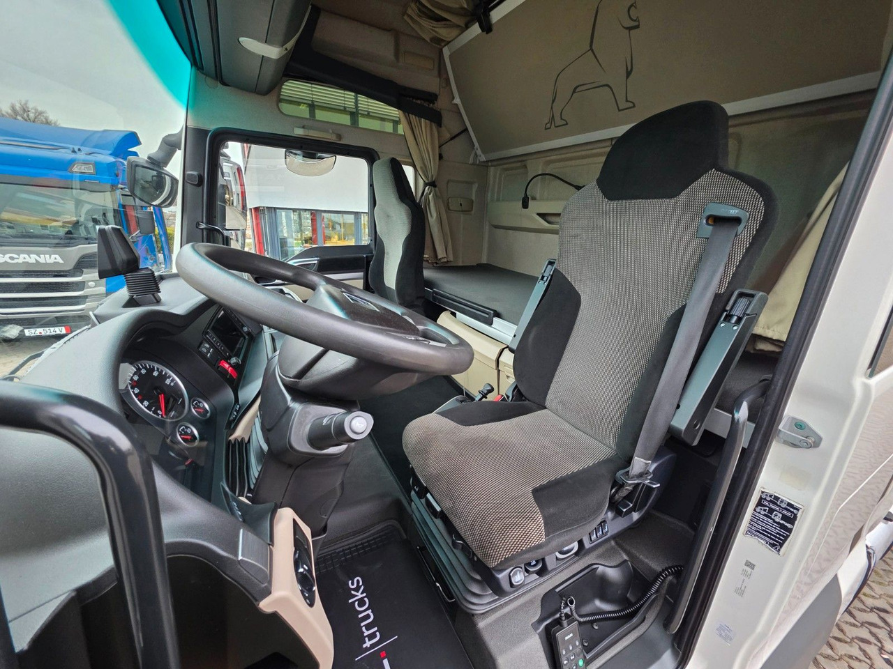 Tractor unit MAN TGX 18.460 4X2 LLS-U / Retarder / 2 Tanks: picture 27 Tractor unit MAN TGX 18.460 4X2 LLS-U / Retarder / 2 Tanks: picture 27