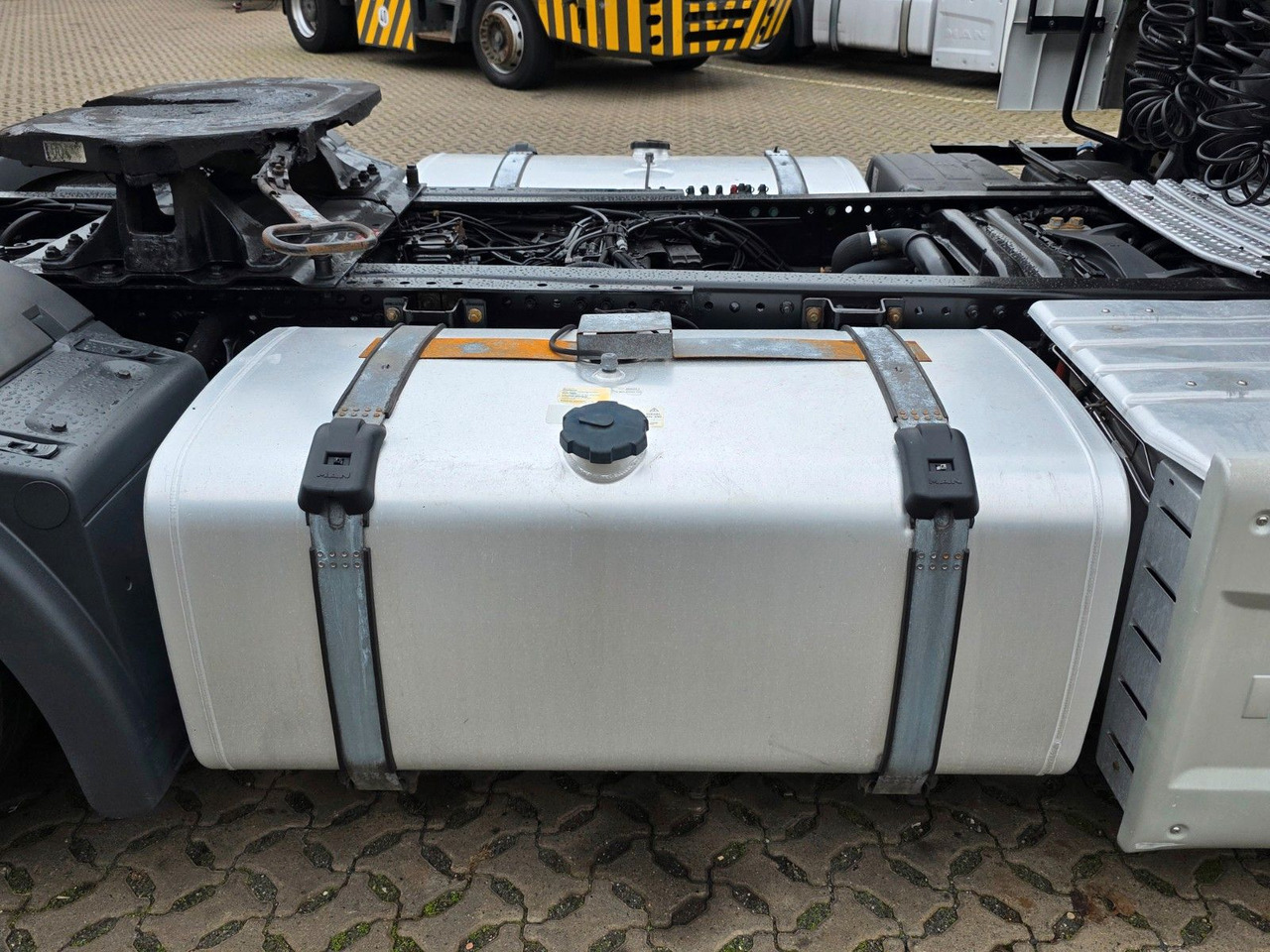 Tractor unit MAN TGX 18.460 4X2 LLS-U / Retarder / 2 Tanks: picture 18 Tractor unit MAN TGX 18.460 4X2 LLS-U / Retarder / 2 Tanks: picture 18