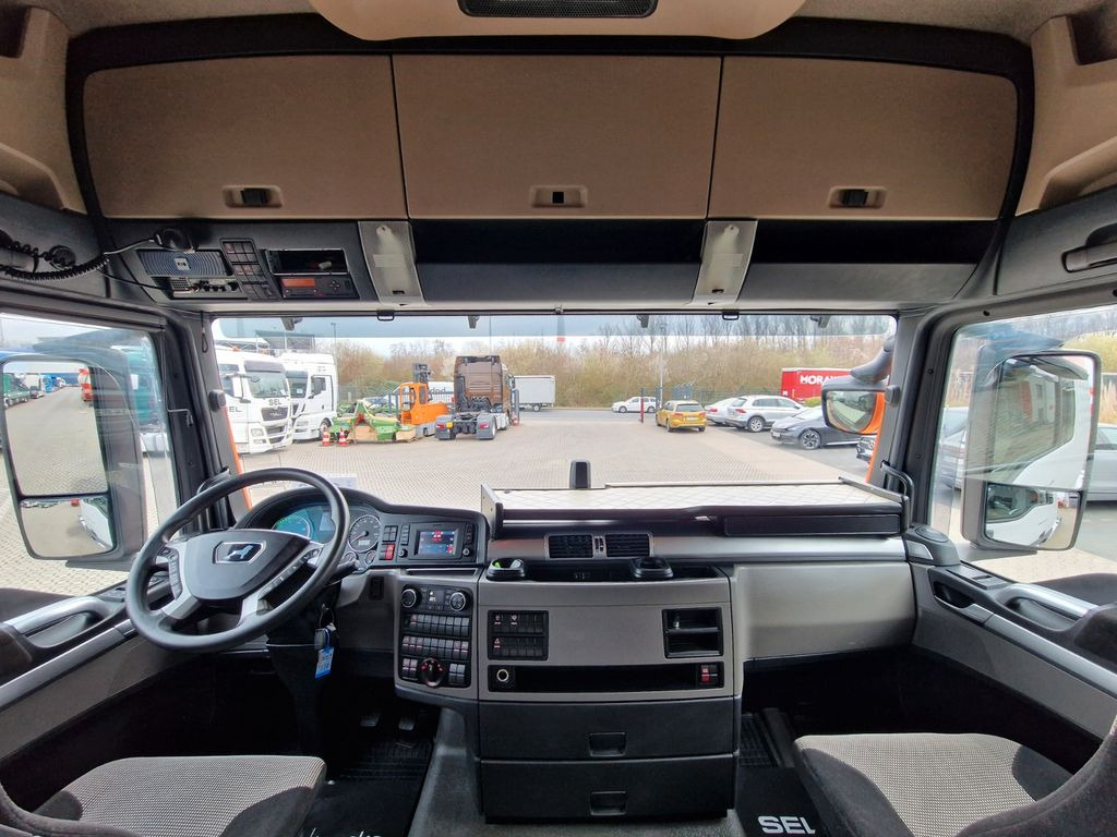 Tractor unit MAN TGX 18.500 / Retarder / Alu-Felgen / Xenon MAN TGX 18.500 / Retarder / Alu-Felgen / Xenon: picture 18 Tractor unit MAN TGX 18.500 / Retarder / Alu-Felgen / Xenon MAN TGX 18.500 / Retarder / Alu-Felgen / Xenon: picture 18