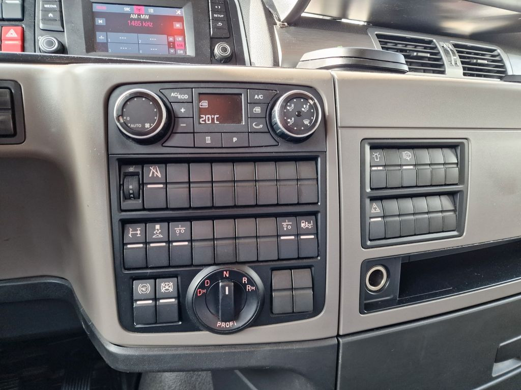 Tractor unit MAN TGX 18.500 / Retarder / Alu-Felgen / Xenon MAN TGX 18.500 / Retarder / Alu-Felgen / Xenon: picture 24 Tractor unit MAN TGX 18.500 / Retarder / Alu-Felgen / Xenon MAN TGX 18.500 / Retarder / Alu-Felgen / Xenon: picture 24