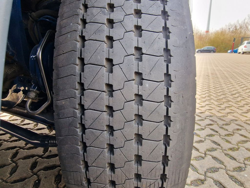 Tractor unit MAN TGX 18.500 / Retarder / Alu-Felgen / Xenon MAN TGX 18.500 / Retarder / Alu-Felgen / Xenon: picture 28 Tractor unit MAN TGX 18.500 / Retarder / Alu-Felgen / Xenon MAN TGX 18.500 / Retarder / Alu-Felgen / Xenon: picture 28