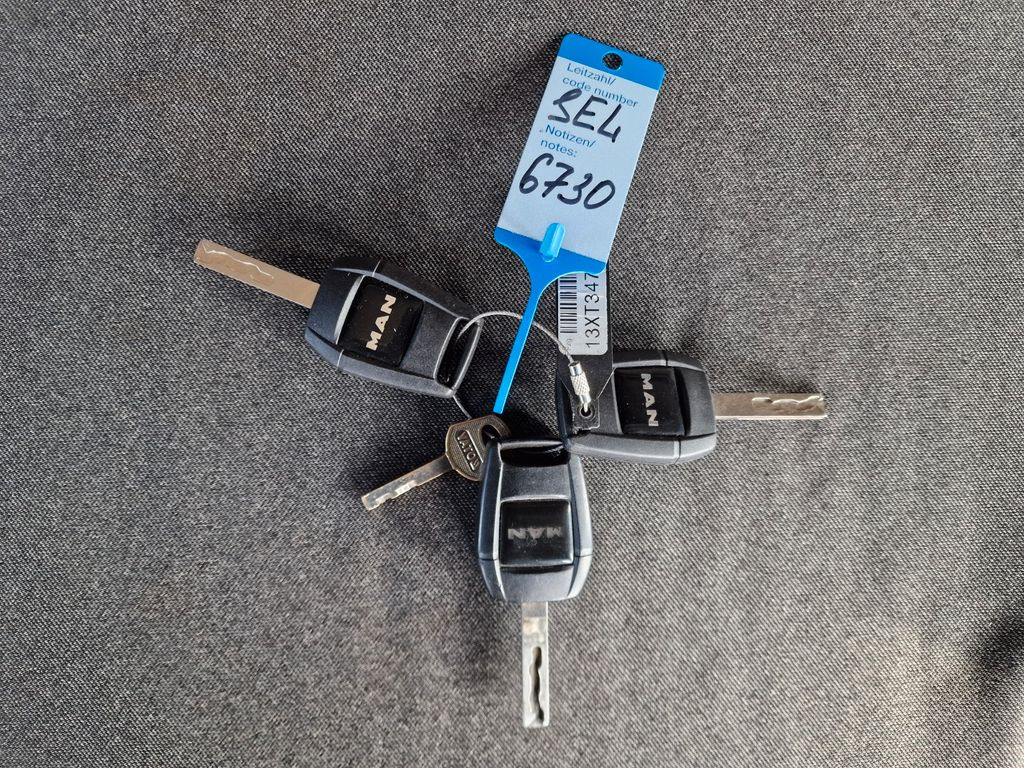 Tractor unit MAN TGX 18.500 / Retarder / Alu-Felgen / Xenon MAN TGX 18.500 / Retarder / Alu-Felgen / Xenon: picture 26 Tractor unit MAN TGX 18.500 / Retarder / Alu-Felgen / Xenon MAN TGX 18.500 / Retarder / Alu-Felgen / Xenon: picture 26