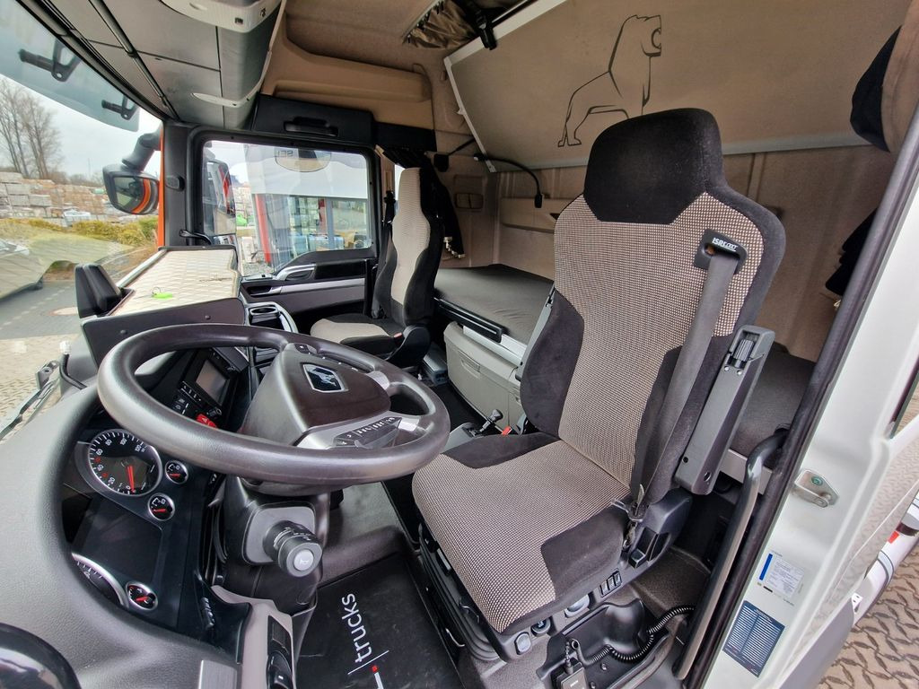 Tractor unit MAN TGX 18.500 / Retarder / Alu-Felgen / Xenon MAN TGX 18.500 / Retarder / Alu-Felgen / Xenon: picture 14 Tractor unit MAN TGX 18.500 / Retarder / Alu-Felgen / Xenon MAN TGX 18.500 / Retarder / Alu-Felgen / Xenon: picture 14