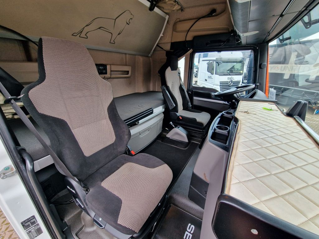 Tractor unit MAN TGX 18.500 / Retarder / Alu-Felgen / Xenon MAN TGX 18.500 / Retarder / Alu-Felgen / Xenon: picture 16 Tractor unit MAN TGX 18.500 / Retarder / Alu-Felgen / Xenon MAN TGX 18.500 / Retarder / Alu-Felgen / Xenon: picture 16