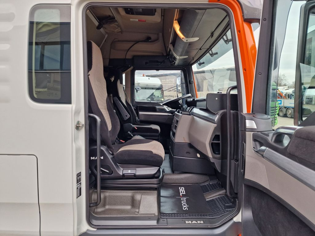 Tractor unit MAN TGX 18.500 / Retarder / Alu-Felgen / Xenon MAN TGX 18.500 / Retarder / Alu-Felgen / Xenon: picture 15 Tractor unit MAN TGX 18.500 / Retarder / Alu-Felgen / Xenon MAN TGX 18.500 / Retarder / Alu-Felgen / Xenon: picture 15