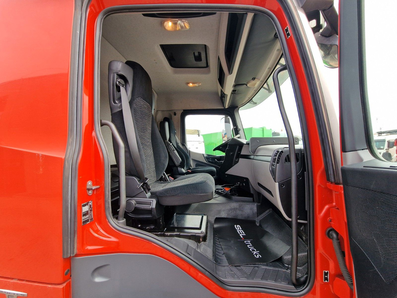 Tractor unit Mercedes-Benz Antos 1843 / Atlas 172.3E-A4 / KRAN: picture 18