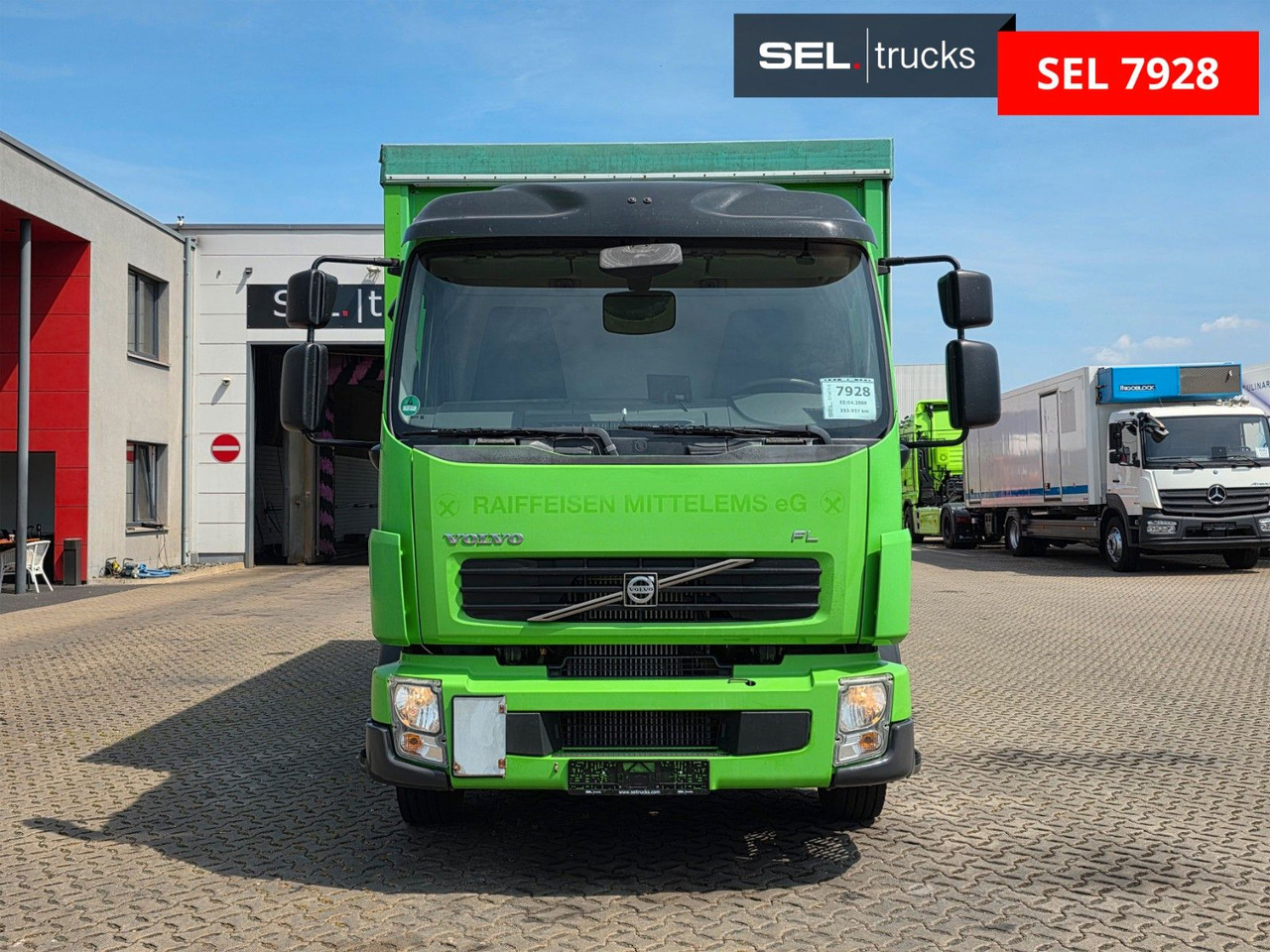 Volvo FL 240 - Curtain side truck: picture 2 Volvo FL 240 - Curtain side truck: picture 2