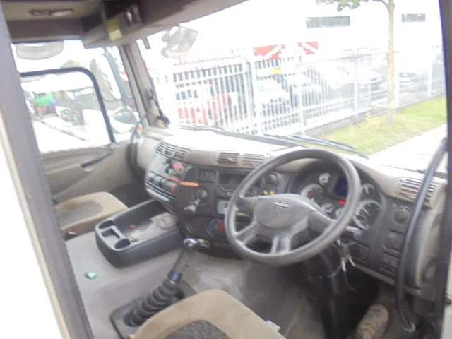 Vacuum truck DAF CF 85.410 8X4 BLADGEVEERD: picture 8