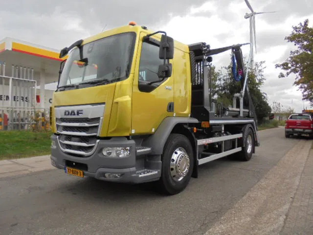 DAF XD XB 290 NIEUW MET FABRIEKS GARANTIE - Skip loader truck: picture 1 DAF XD XB 290 NIEUW MET FABRIEKS GARANTIE - Skip loader truck: picture 1