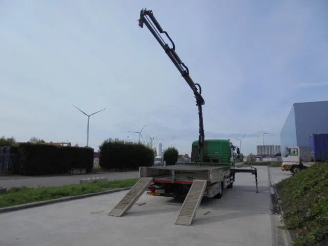 MAN TGL 12.220 - Dropside/ Flatbed truck, Crane truck: picture 2 MAN TGL 12.220 - Dropside/ Flatbed truck, Crane truck: picture 2