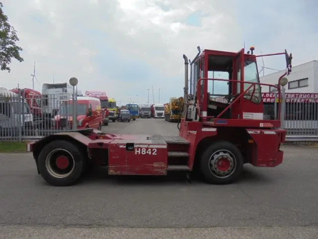 MOL YM 225/4X2 40 KM/H - Terminal tractor: picture 4 MOL YM 225/4X2 40 KM/H - Terminal tractor: picture 4