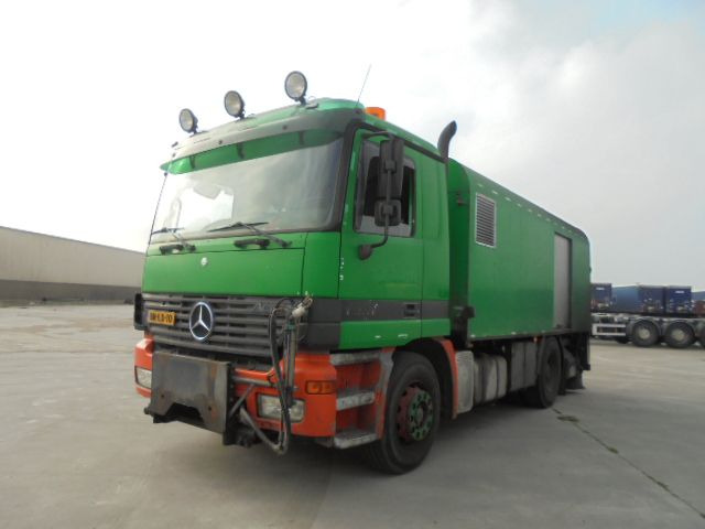 Mercedes-Benz 1831 Bitumensprayer - Asphalt distributor: picture 1 Mercedes-Benz 1831 Bitumensprayer - Asphalt distributor: picture 1
