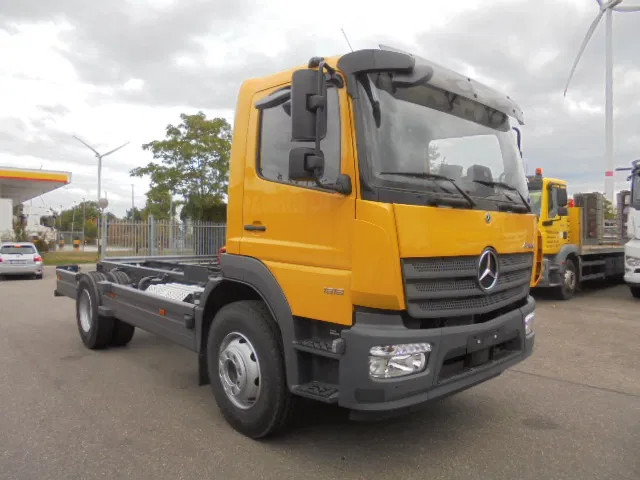 Mercedes-Benz Atego 1518 NEW DEMO MET FABRIEKS GARANTIE - Cab chassis truck: picture 3 Mercedes-Benz Atego 1518 NEW DEMO MET FABRIEKS GARANTIE - Cab chassis truck: picture 3