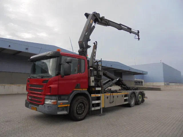 Scania P400 6X2 - Hook lift truck, Crane truck: picture 1 Scania P400 6X2 - Hook lift truck, Crane truck: picture 1
