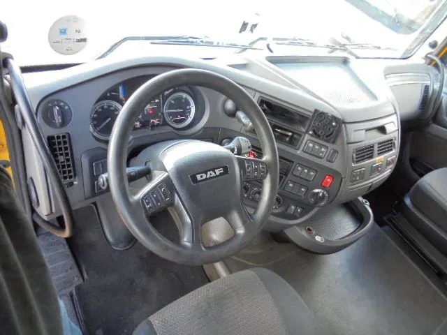 Tractor unit DAF XF 440: picture 8